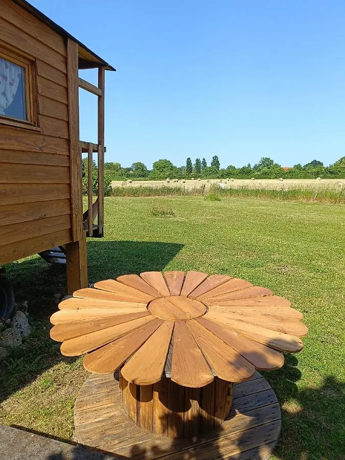 Camping Hotel Roulotte O Reves Atypiques à Bouce  France